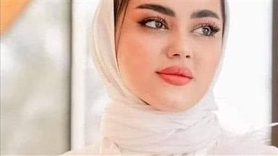 _ القهوة يا آنسة شاورلته يقرب واتكلمت بهمس: متعرفش فين مدير الكافيه