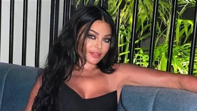 والدة هيفاء وهبي الشقراء حديث مواقع التواصل