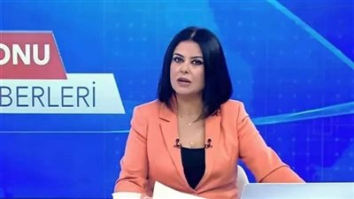 طرد مذيعة شهيرة بسبب تصرف صاډم على الهواء