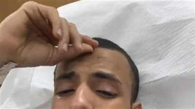 شاب يستغيث وي.ثير تعاطف الملايين من على فراش المرض