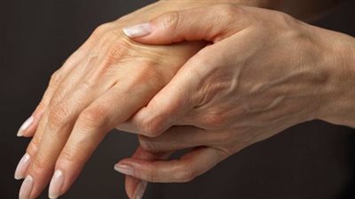 ظهور العروق البارزة في اليد على ماذا تدل؟ وكيفية علاجها؟