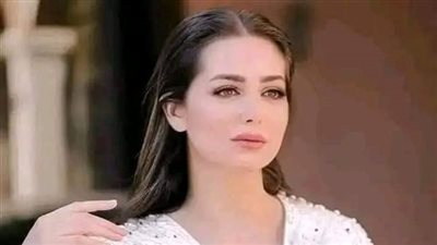 سيدة القمر الاسود