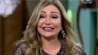 بعد أن شارفت على عمر الـ 60 .. الفنانة ليلى علوي ظهرت بدون فيلتر ولا مكياج وصدمت الجمهور: “بجد مين دي”!!