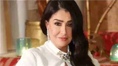زفاف الفنانة غادة عبد الرازق للمرة الـ 13 يصدم جمهورها.. صورتها بفستان الزفاف تهز السوشيال ميديا!