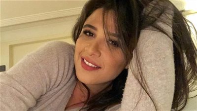 الفنانة ياسمين عبد العزيز تصدم الجميع بعد تغير ملامحها وشكل شفايفها مرعب.. والجمهور_ بقت وحدة تاني خالص (فيديو)