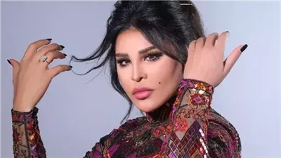 الفنانة أحلام الشامسي ټنفجر غضباً على فتاة 