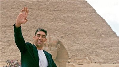 بعد تصنيفه كأطول رجل بالعالم .. سر نمو سلطان كوسين Sultan Kösen‏ الغير طبيعي