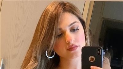 بعيدا عن الإعلام .. محاولات ياسمين عز في التمثيل والغناء