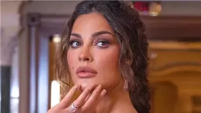مفاجأة من العيار الثقيل حبيب الفنانة نادين نجيم يعرض عليها الزواج بخاتم ماسي امام الجميع والصدمة في رد الفنانة وتعليقها على الموقف.. 