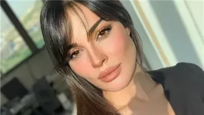 وجه الفنانة نادين نسيب نجيم الحقيقي يخرج للجميع.. والجميع مصډوم من ملامحها بدون مكياج ولا فلتر! 