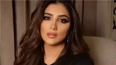 بفستان جريء لفت عيون الحاضريين.. الفنانة المصرية ’’مي عمر‘‘ تثير الجدل بظهورها الصارخ .. شاهد كيف بدت؟