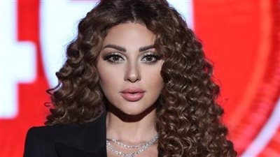 “عباية مكشوفة”.. ميريام فارس تثير ضجة بأول يوم رمضان