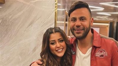 ابنة فنان شهير.. من هي الفتاة التي ظهرت مع محمد إمام؟