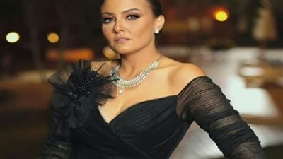 بشرى تفاجئ الجميع بإطلالة غريبة في رمضان