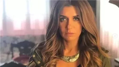 غادة عادل ټخطف الأنظار في أحدث ظهور لها بفستان أبيض..