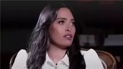 طرد الفنانة سارة الزكريا من مصر يشعل السوشيال ميديا.. لن تصدقوا ماذا فعلت!