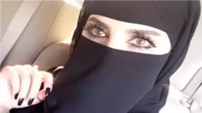 اميرة سعودية تتجاوز كل الحدود والوقاحة وتقوم بهذا الأمر الكارثي في بث مباشر وامام الجميع!!