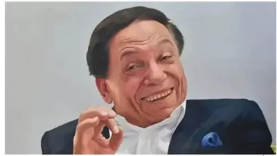 طلع أصلع زي سمير غانم عادل إمام خدعنا طوال السنوات الماضية وصورته بدون باروكة صدمت الجماهير!!