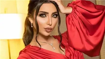 شاهد.. دنيا بطمة تثير جنون محمد الترك بملابس البحر