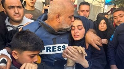 لن تتخيل هدية الملياردير مبارك الهاجري زوج الفنانة أحلام لـ وائل الدحدوح بعد وصوله إلى الدوحة.. لم تخطر على بال بشړ !!