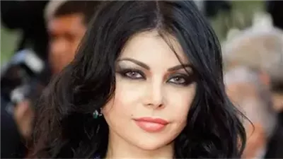 الكاميرا تكشف هيفاء وهبي.. صورة قديمة لها كشفت حقيقة عمليات التجميل رغم انكارها ذلك!