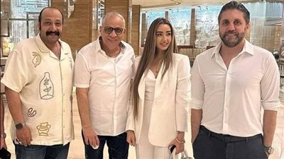 ملاحظة غريبة في صورة هشام ماجد وهنا الزاهد.. ما هي؟