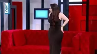 شاهد أفجر فتاة على سطح الكوكب تفاجأ العالم بموقف في برنامج “أحمر بالخط العريض”.. والمذيع يخجل ويتمنى لو تنشق الأرض وتبتلعه وينسحب في منتصف الحلقة !!