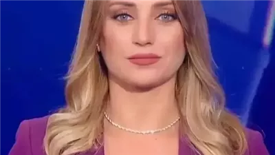 “انفضحت امام الجميع وأصبحت حديث الجمهور العربي”..  اجمل مذيعة شقراء في “قناة الحدث” تنسى أنها على الهواء مباشر وارهقت قلوب الشباب بفعلتها الغير متوقعة!!