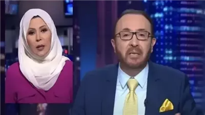 إعلامية قناة الجزيرة المٹيرة للجدل خديجة بن قنة تتجاوز حدود الأدب وتصفع زميلها فيصل القاسم على الهواء مباشرة دون تردد!