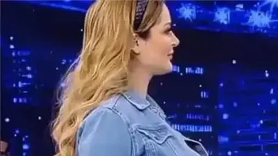 ” توسلت للمخرج بقطع اللقاء” مذيعة اردنية على قناة الجزيرة نسيت أنها على الهواء .. وما فعلته بدون خجل  فاجئ جميع المتابعين !! جعلت كل طاقم العمل يتفاجئ من الذي فعلته !!