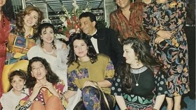 صورة نادرة من حفل زفاف فنانة مصرية شهيرة.. خمن من هي؟