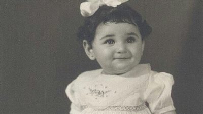 هذه الطفلة الصغيرة اصبحت مشهورة و تزوجها رئيس عربي سابق سرًا واخفاها عن الجميع من هي؟