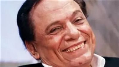 كيف يبدو الزعيم عادل امام وهو بدون شعره المستعار .. لن تصدق كيف يبدو شكله !