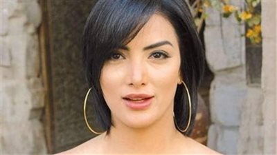 الفنانة حورية فرغلى تخضع لعملية جراحية فى أنفها