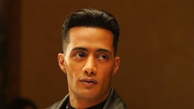 رجل مصري يطلب هذا الامر من محمد رمضان وهكذا رد عليه رمضان.. لن تصدق ماذا فعل!