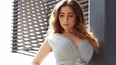 فنان شهير يكشف حقيقة ارتباطه بميّ عز الدين