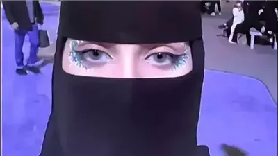 مقيم في السعودية يزوج ابنته الحسناء لأربعة شباب سعوديين بربع مليون ريال ويوم الزفاف حدثت المفاجئة التي اصابت الجميع بالجنون!