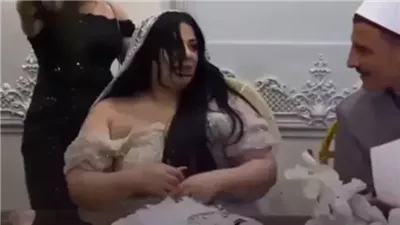 “متبوظلناش الفرح يا عم الشيخ”.. عروس تثير الجدل بجانب المأذون