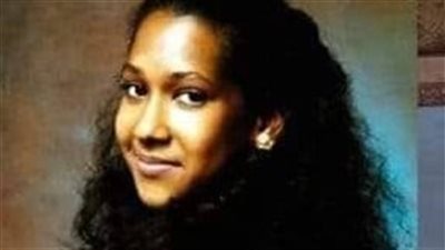 في ديسمبر من عام 2003، فارقت جويس فنسن الحياة