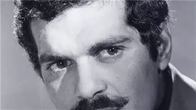 شاهد.. للمرة الأولى صورة ابن عمر الشريف وسر إنكار أبوته له رغم التشابة الكبير بينهما