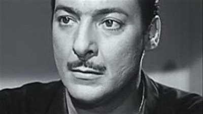 من هي الفنانة التي ركع امامها الفنان رشدي أباظة لنيل رضاها والزواج بها لكنها رفضته؟!.. 
