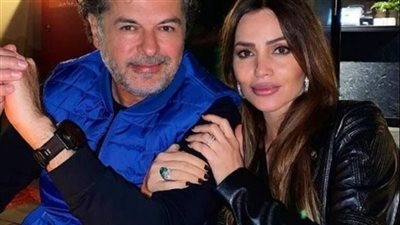 معجبة حسناء سعودية تحاول اخذ الفنان راغب علامة أمام زوجته.. شاهد كيف لقنتها الأخيرة درساً في الأدب!