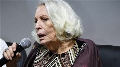 هذه السيدة العچوز كانت من أشهر نجمات مصر وشاركت في بطولة الكثير من الأفلام.. هل تعرفت عليها؟