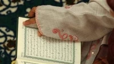 الكلمة التي تقسم القرآن الى نصفين