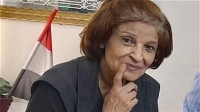 هذه السيدة كانت فنانة شهيرة قبلت بدور الصلعاء وأبكت نور الشريف.. من هي؟