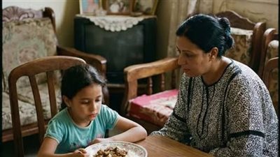 بينما كان زوجي مسافرًا خارج البلاد، اقتربت مني الطفلة وهي ترتجف