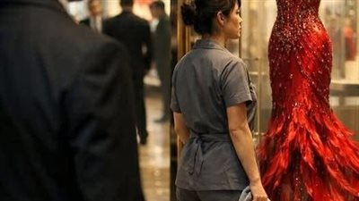 سخر منها لأنها عاملة نظافة… وبعد دقائق انهار أمام الجميع!
